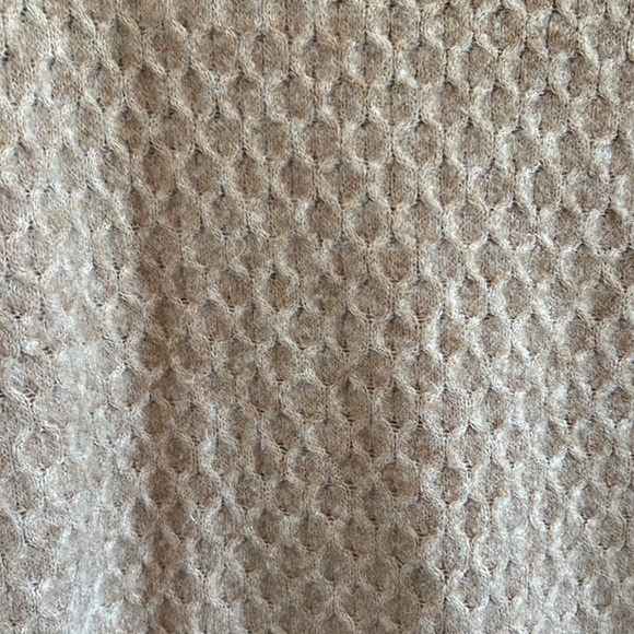 🆕 New Listing! Light Tan Soft sweater in waffle design - Picture 2 of 7